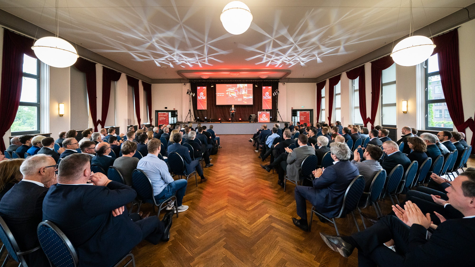 Fujitsu Partnertage 2019 Vortrag auf der Bühne